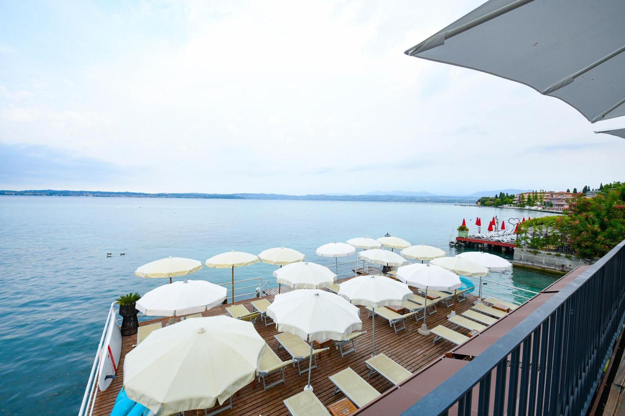 Hotel Flaminia Σιρμιόνε Εξωτερικό φωτογραφία