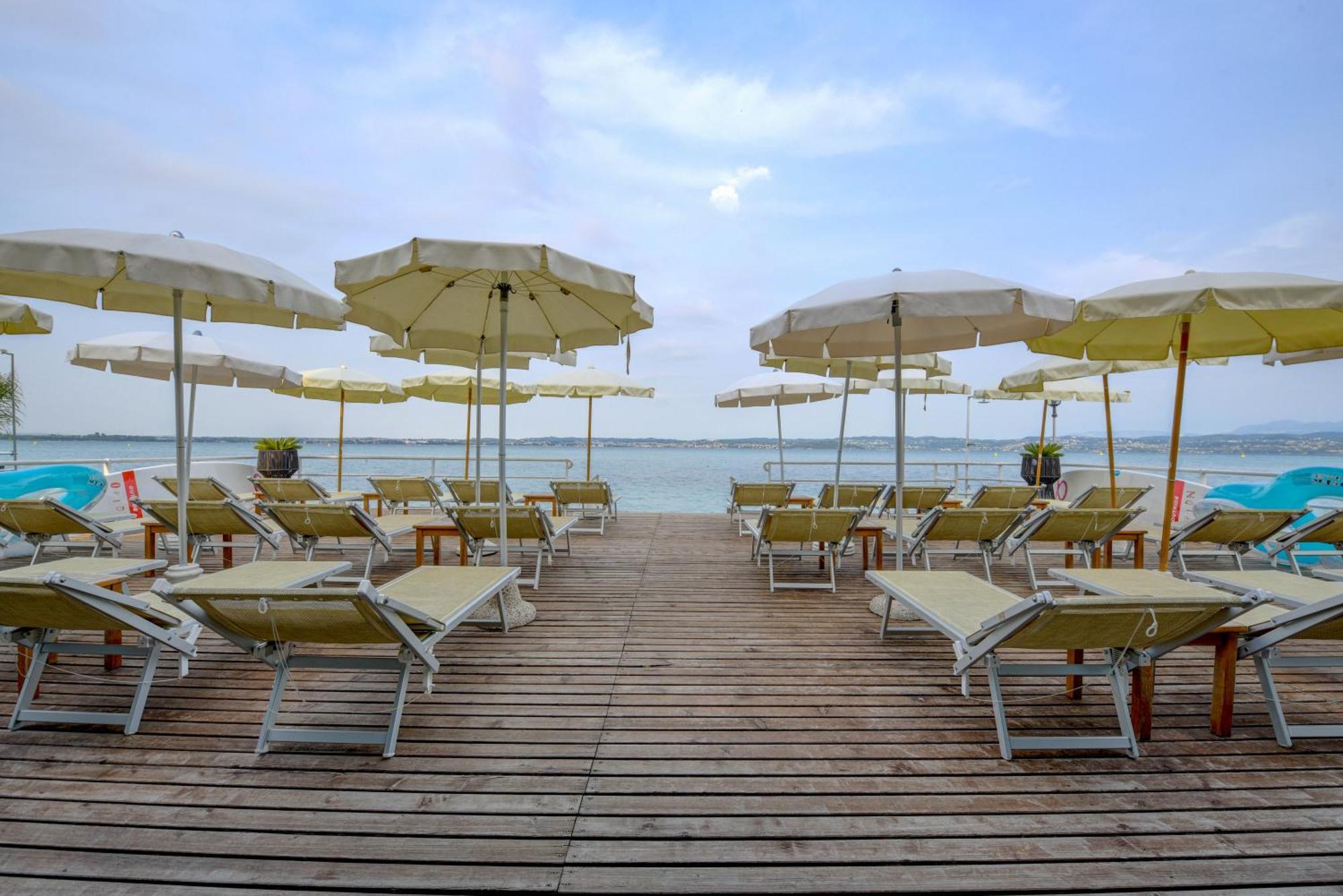 Hotel Flaminia Σιρμιόνε Εξωτερικό φωτογραφία